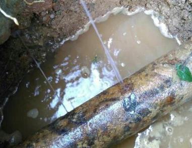 黄平楼顶渗水维修公司分享下地暖漏水的原因及检测方法。